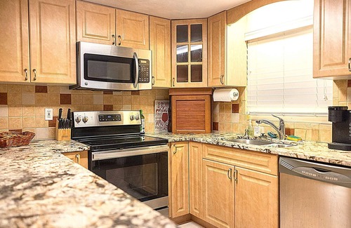 Englewood South House | Waterfront! PET, Our Kayaks or your boat. JACUZZI, patios! EZ to shops and Beach
