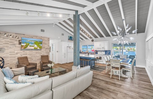 Marathon House | Waterfront, Pool, Dock, Kayaks & Stunning Views