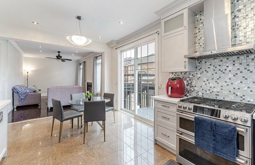 Churchill Meadows House | Waterfront Presidential Villa