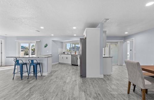 Spring Hill House | Waterfront - Private Fishing & Boating Dock - 4 Kayaks - Gulf of America Access