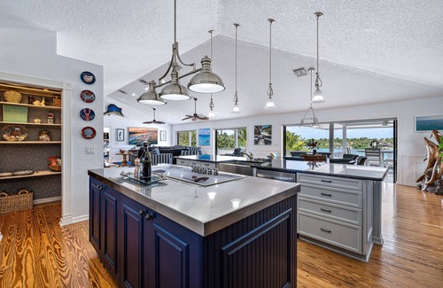 Jupiter House | Waterfront & Private Beach