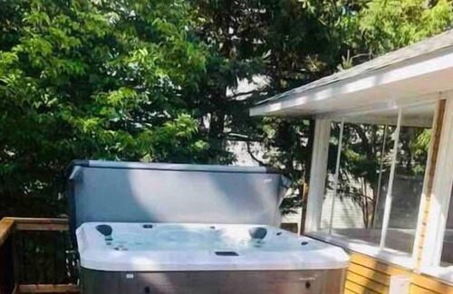 Disraeli Ski Chalet | Waterfront Private Dock 10 people