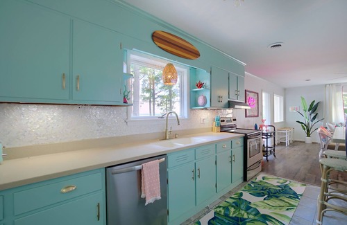 Grimstead House | Waterfront, Private Dock, Fire Pit, Hot Tub, Screened Porch and Beach Access!