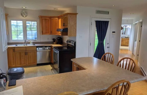 New London Cottage | Waterfront Property in New London