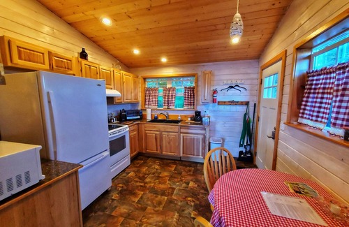 Suquamish Cabin | Waterfront Puget Sound cabin, minutes from Bainbridge Ferry to downtown Seattle