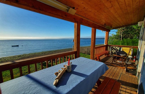 Suquamish Cabin | Waterfront Puget Sound cabin, minutes from Bainbridge Ferry to downtown Seattle