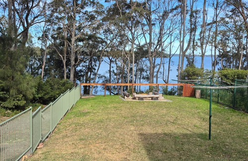 Sanctuary Point House | Waterfront Retreat Getaway Kayaks, Bikes, Fast WiFi and more