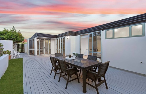 Castor Bay House | Waterfront retreat with stunning sea view - Family friendly & Great location n