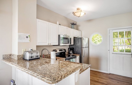 Marathon Villa | Waterfront retreat with balcony views, kayak, SUP, central AC & washer/dryer