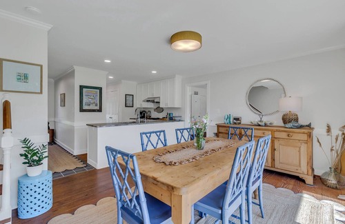 Mathews Cottage | WATERFRONT Southern Living Upscale Cottage close to Main St! Time to RELAX!
