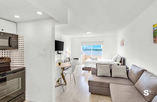 North Bay Village Apartment | Waterfront Studio Condo in Miami/Free Parking & Bay Views