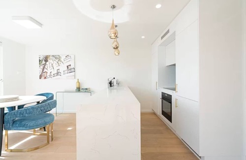 Sandy Bay House | Waterfront Stay at Nutgrove Beach