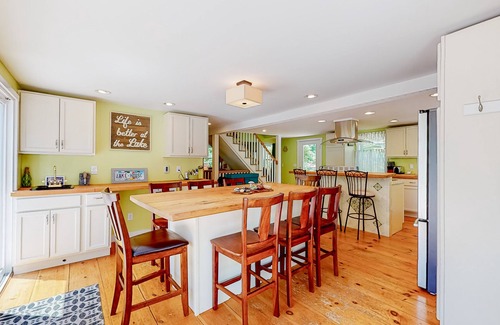West Wareham House | Waterfront stay with private beach access, dock & water toys - year-round home