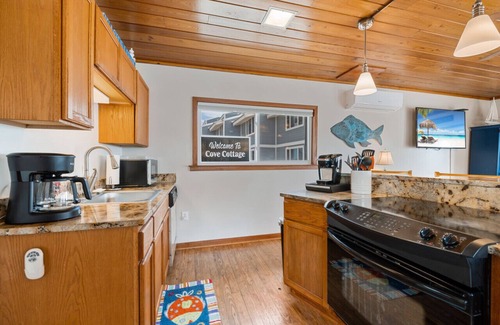 Cedar Key House | Waterfront stilt cottage on the open Gulf of Mexico will make you feel like you're on a houseboat!