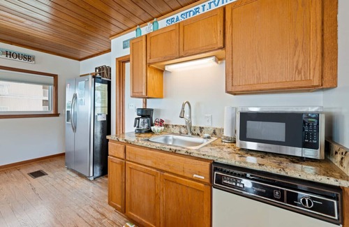 Cedar Key House | Waterfront stilt cottage on the open Gulf of Mexico will make you feel like you're on a houseboat!