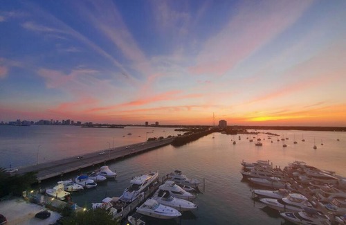 North Bay Village Apartment | ☆Waterfront Studio/FREE PARKING/Amazing Bay View