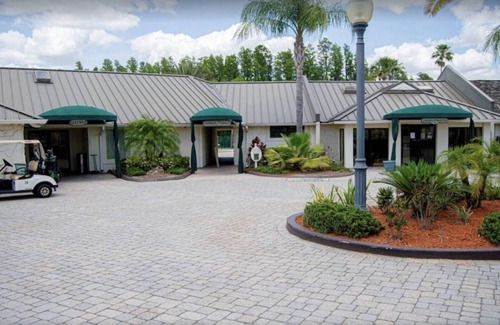 Wesley Chapel Condo | Waterfront Studio w/2 Queen Beds, Patio & Smart TV – Cozy & Convenient for a Relaxing Getaway!