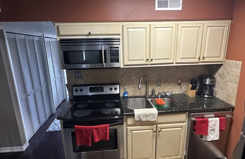 Port Arthur Condo | Waterfront Sunny Vibes Condo