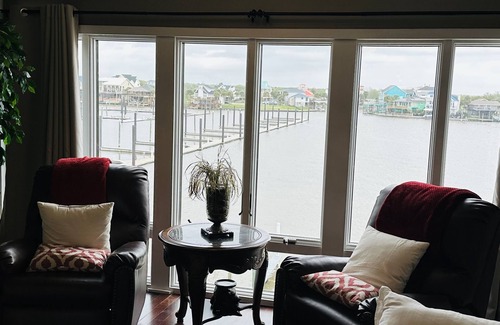 Port Arthur Condo | Waterfront Sunny Vibes Condo