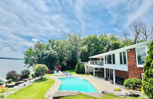 Valentia House | Waterfront Sunrise bungalow w/Swimming Pool