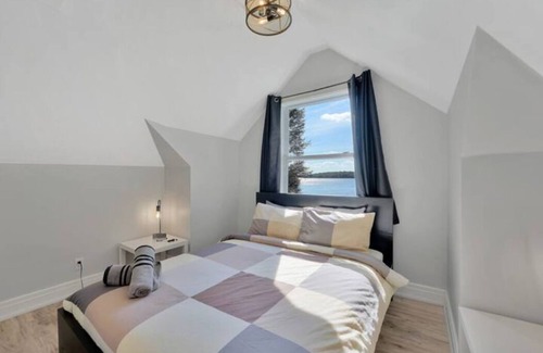North Kawartha Cottage | Waterfront Sunset Cottage