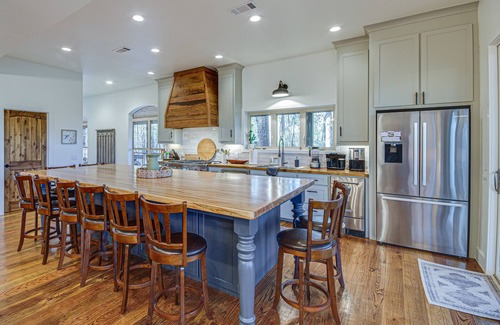 Tougaloo House | Waterfront Terry Home w/3 Decks & Hot Tub!