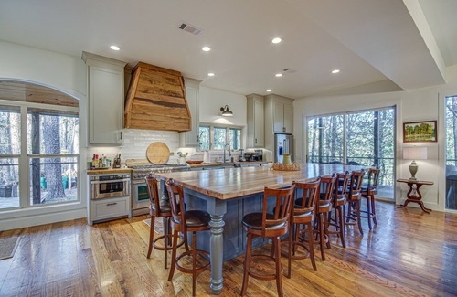 Tougaloo House | Waterfront Terry Home w/3 Decks & Hot Tub!