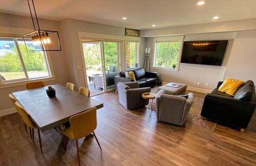 Port Alberni House | WATERFRONT townhouse at The Maples on beautiful Sproat Lake