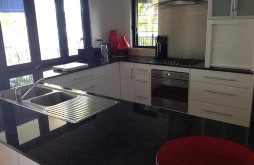 Cardwell House | Waterfront Townhouse at Marina Entrance !