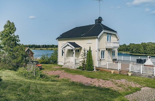 Vaddo Villa | Waterfront villa with private jetty