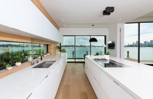 Venetian Islands House | Waterfront Villa - Rooftop Pool & Spa - Theater