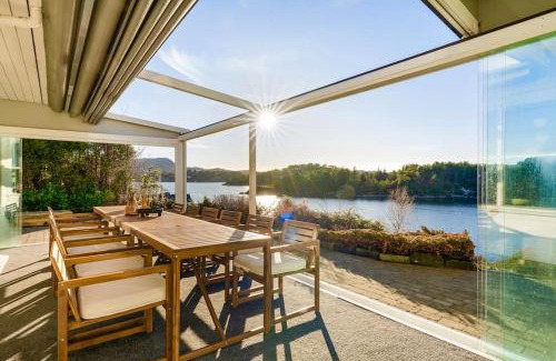 Godvik Villa | Waterfront Villa w/Boat&kayaks. 15min from Bergen