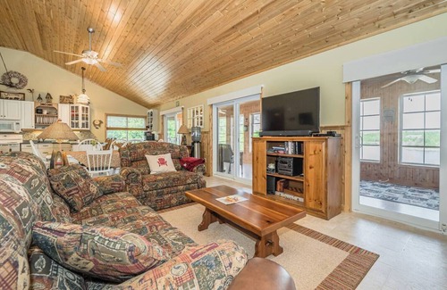 Northern Bruce Peninsula Cottage | Waterfront w/sauna, hot tub & boat slip