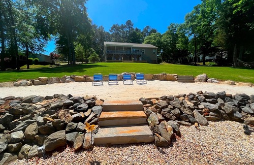 Belmont House | Waterfront with Beach, Easy Water Access, Kayaks, Paddleboards, Boat Rentals!