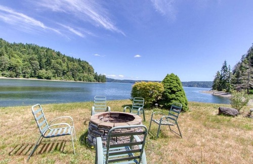 Lilliwaup House | Waterfront with Hot tub, Fire-pit, Kayak