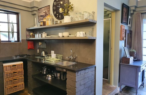 Waterkloof Cottage | Waterhouse Guest Lodges 202 Lawley Street