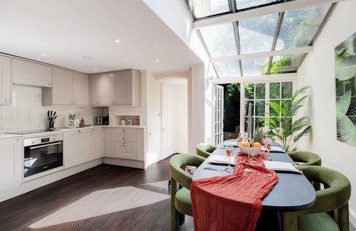 Waterloo House | Waterloo. Calling! Sleep in Style & Historic Vibes