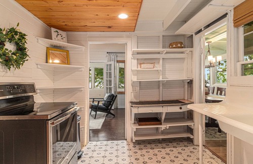 Grass Lake Cottage | Waterloo Cottage - Beautiful Lakefront Cottage at Clear Lake Near Chelsea, MI.