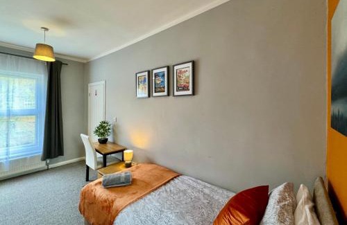Nottingham House | Waterloo House - Great for Contractors or Family Holidays