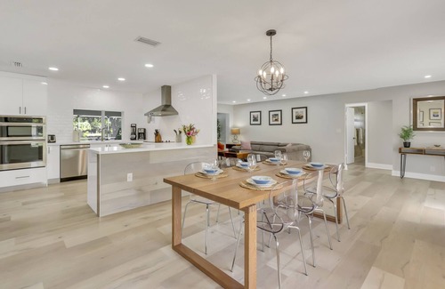 Weston House | WatersEdge: Lakefront -Saltwater Pool-GameRoom