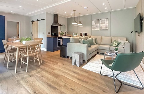 Dilton Marsh Ski Chalet | Waterside Lodge (Pet)