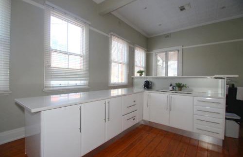 Wagga Wagga Apartment | Waterviews - Hidden Gem in CBD - Sleeps 10
