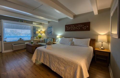 Airlie Apartment | Waterway View Studio 2 w/Pool, 1 mile to Wrightsville Beach