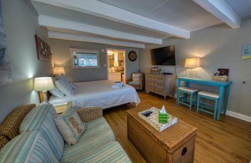 Airlie Apartment | Waterway View Studio 2 w/Pool, 1 mile to Wrightsville Beach
