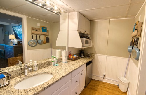 Airlie Apartment | Waterway View Studio 2 w/Pool near Wrightsville Beach