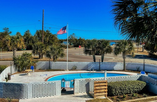 Airlie Apartment | Waterway View Studio 2 w/Pool near Wrightsville Beach