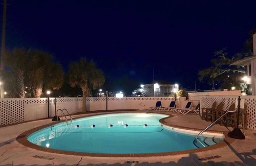Airlie Apartment | Waterway View Studio 2 w/Pool near Wrightsville Beach