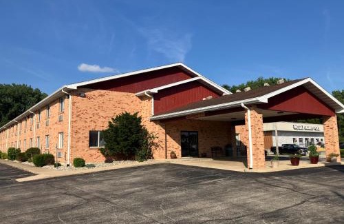 Watseka Hotel | Watseka 24 Inn & Suites