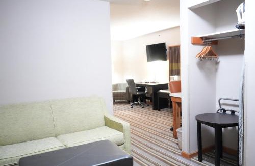 Watseka Hotel | Watseka 24 Inn & Suites