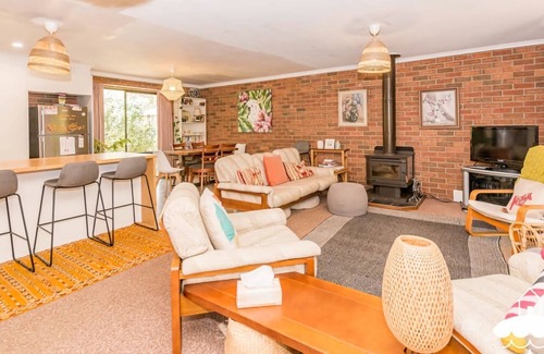 Sandy Point House | Wattle Haven Stay 3 Pay 2 Sept to Oct